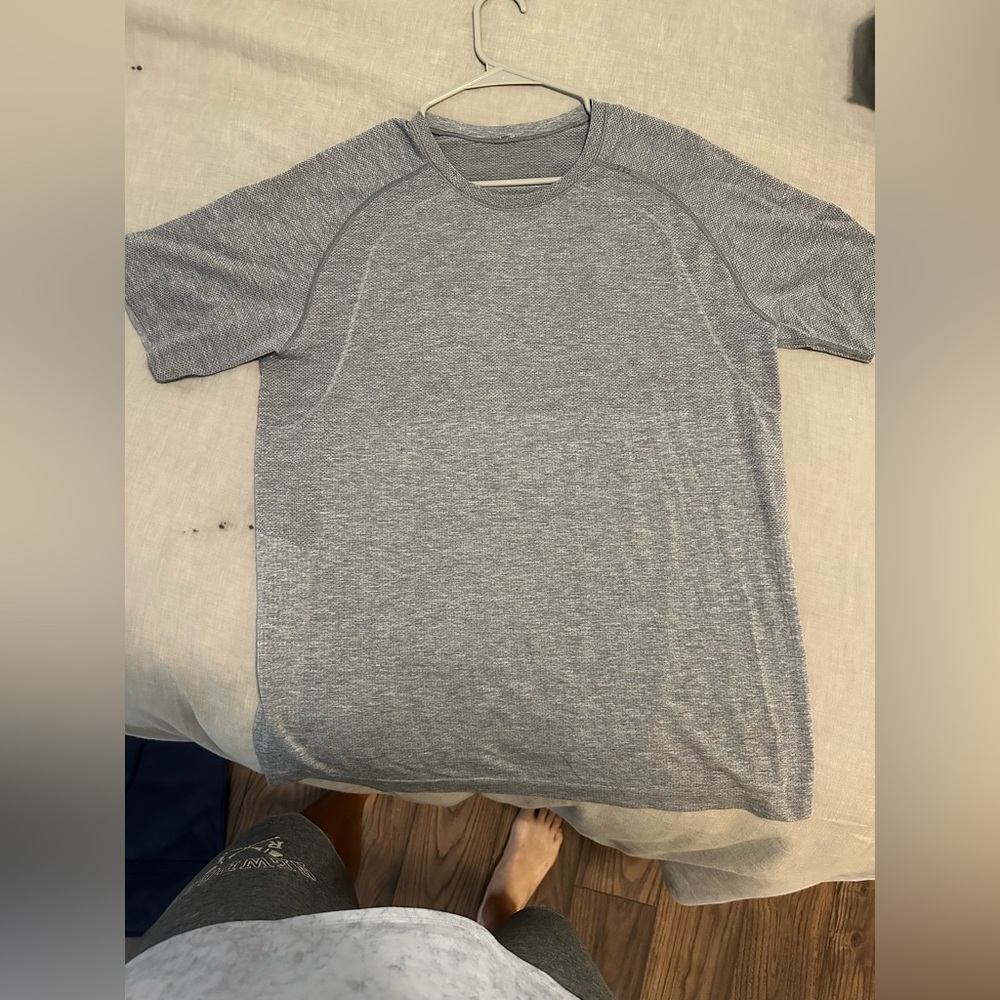 Lululemon workout shirt. Large